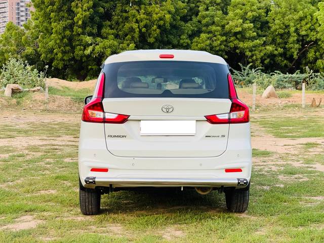 https://images10.gaadi.com/usedcar_image/4588650/original/processed_ff6d6ba1a57e8500f8ae6743716ad43c.jpg?imwidth=6402