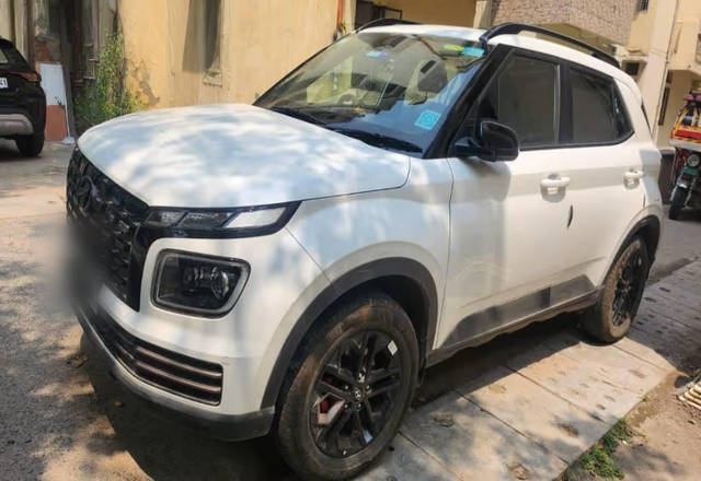 https://images10.gaadi.com/usedcar_image/4588652/original/27fb5a41-4e3e-4075-a384-da4b8b22a612.?imwidth=6400