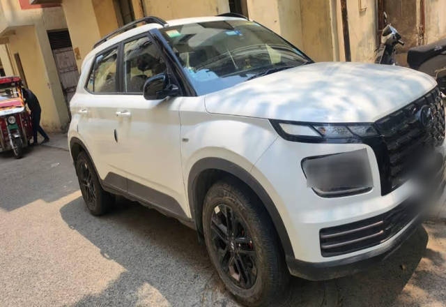 https://images10.gaadi.com/usedcar_image/4588652/original/d79ceb02-8b6b-4b9a-aa18-75607f4a9ca3.?imwidth=6401