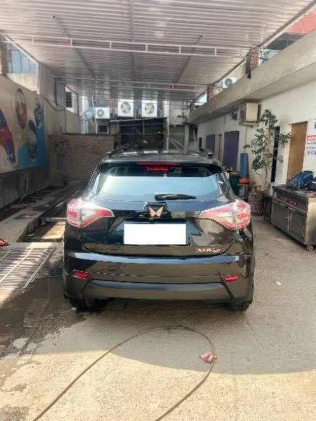 https://images10.gaadi.com/usedcar_image/4588663/original/processed_8cb69528-bafa-4fe7-adc9-e8e380fb4bb8.jpeg?imwidth=6402