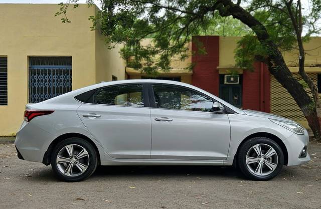 https://images10.gaadi.com/usedcar_image/4588665/original/137c684db099ae29ca315811b16928a5.jpg?imwidth=6401