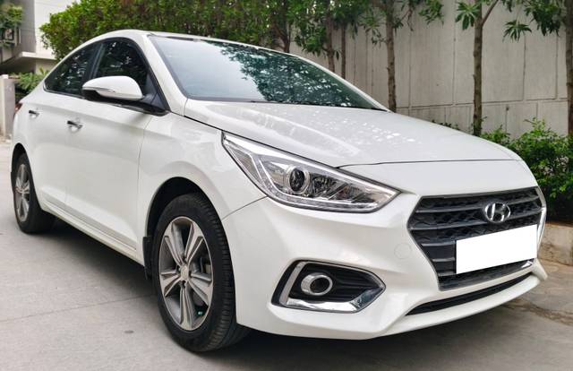 https://images10.gaadi.com/usedcar_image/4588669/original/processed_a8261368-d140-4c4a-bccb-323bce44ef25.jpg?imwidth=6400