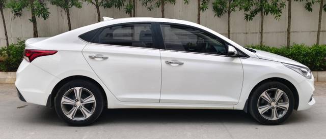 https://images10.gaadi.com/usedcar_image/4588669/original/processed_b86bde0e-ff4f-4948-8a16-bad7c247dba9.jpg?imwidth=6401
