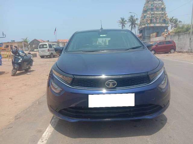 https://images10.gaadi.com/usedcar_image/4588672/original/processed_53152eedfefd74fd13f230c19b7ae285.jpg?imwidth=6402