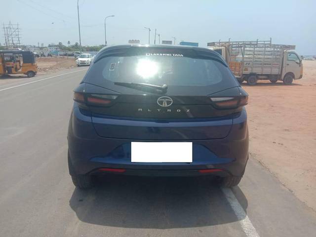 https://images10.gaadi.com/usedcar_image/4588672/original/processed_5e8937e41064efa40de67997e89cbe3a.jpg?imwidth=6401