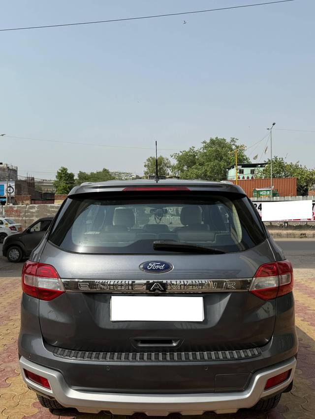 https://images10.gaadi.com/usedcar_image/4588677/original/processed_9169d62fb93f7fa8610ffe7f7a6736d4.jpg?imwidth=6401