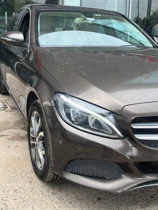 https://images10.gaadi.com/usedcar_image/4588679/original/c0c3298fe2f52d975b3d667b3caceecd.jpg?imwidth=6400