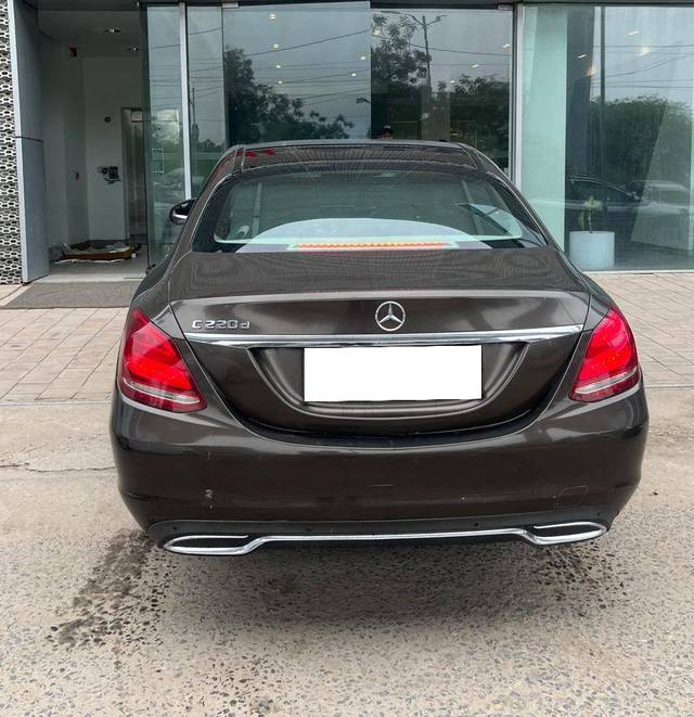 https://images10.gaadi.com/usedcar_image/4588679/original/processed_fa5ba15a5207fb4d5f2c29742716705b.jpg?imwidth=6401