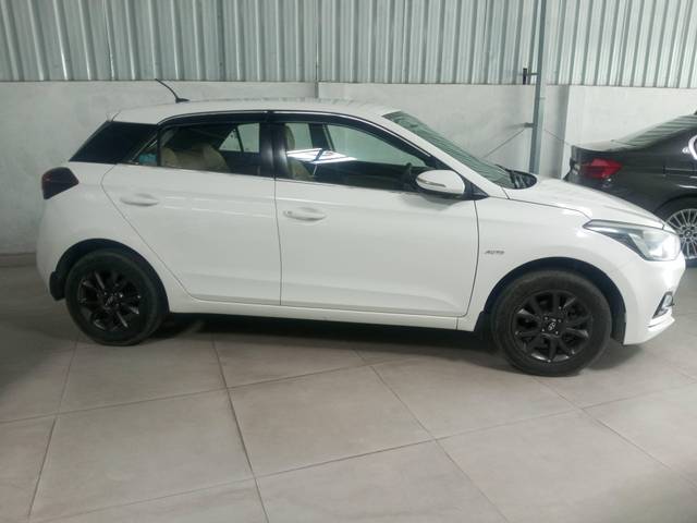https://images10.gaadi.com/usedcar_image/4588681/original/processed_14fea17112e4b79cb5df3b5a3027a8f7.jpg?imwidth=6401