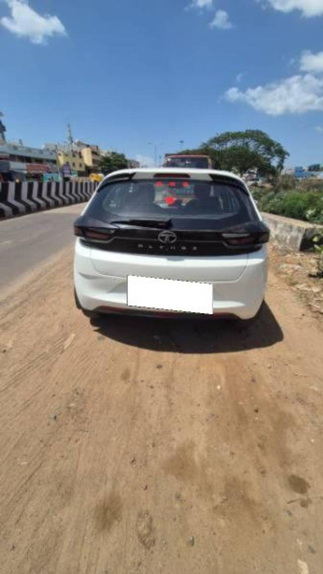 https://images10.gaadi.com/usedcar_image/4588682/original/processed_e7d8b0cb-329e-410b-9d4d-a8b4fa0d551d.jpg?imwidth=6401