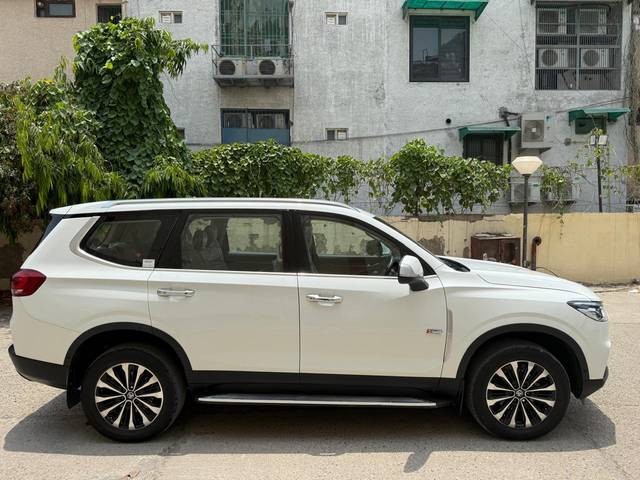 https://images10.gaadi.com/usedcar_image/4588699/original/81a6b3de34fa3b518d539e30104adf99.jpg?imwidth=6402