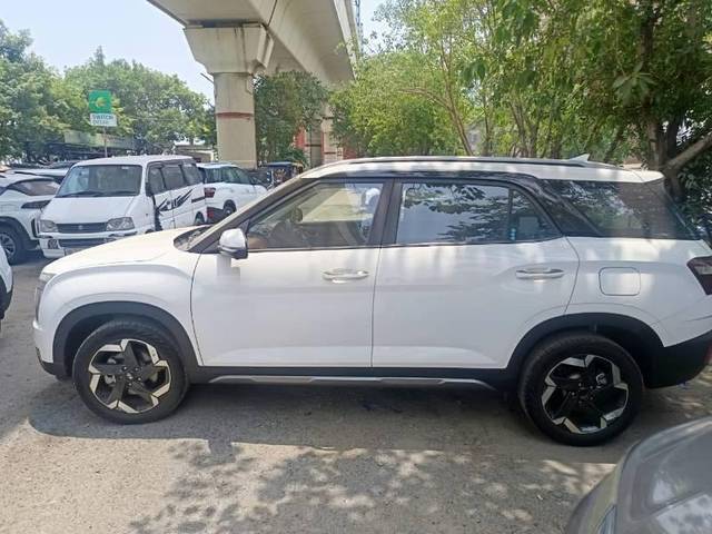 https://images10.gaadi.com/usedcar_image/4588706/original/processed_2edbaacf-90b1-4933-8598-022fe4610ec6.jpeg?imwidth=6400