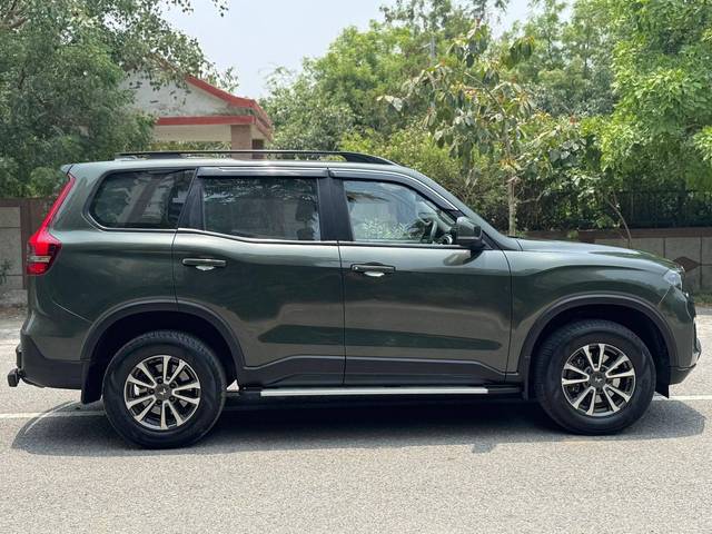 https://images10.gaadi.com/usedcar_image/4588712/original/processed_96ff9ff21f3c290bf249f55f60f914ef.jpg?imwidth=6401