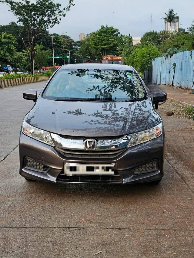 https://images10.gaadi.com/usedcar_image/4588715/original/processed_e01923bf1211b8ad6ce2991b0d852942.jpeg?imwidth=6402