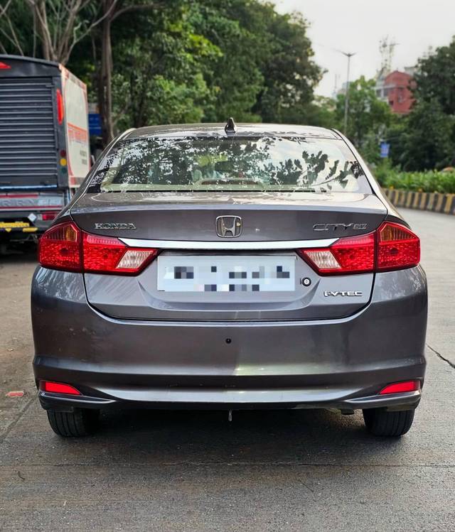 https://images10.gaadi.com/usedcar_image/4588715/original/processed_edb2387d0b388ed27e14981d823948fa.jpeg?imwidth=6401