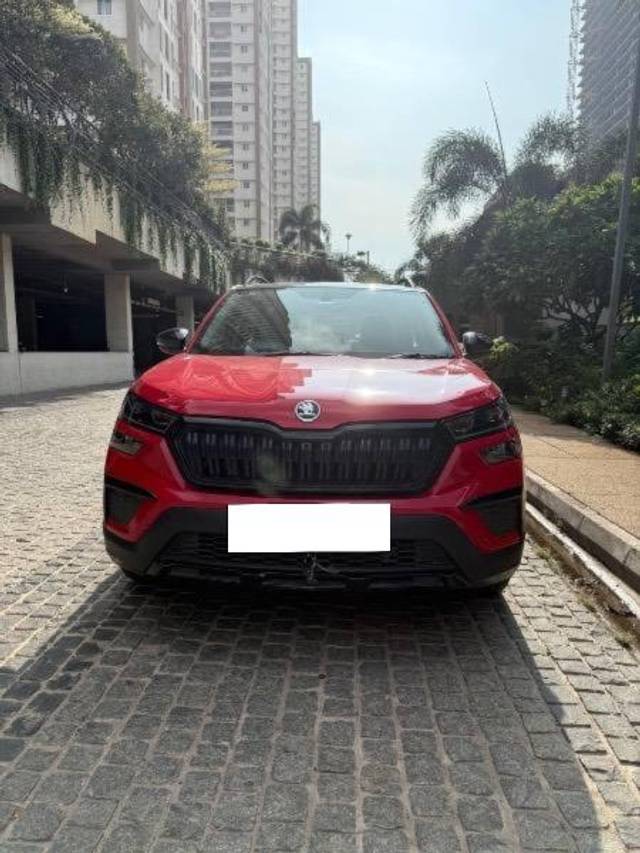 https://images10.gaadi.com/usedcar_image/4588738/original/processed_87285d07-d321-4e7d-b95c-b7bf79d3868c.jpeg?imwidth=6400