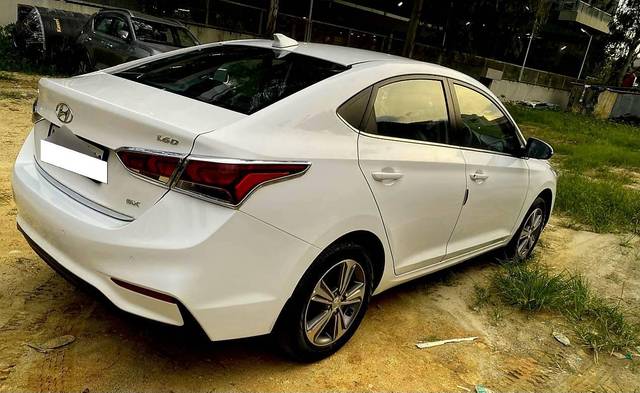 https://images10.gaadi.com/usedcar_image/4588758/original/processed_7e550658399dd2c0e2554e914ea83cc4.jpg?imwidth=6402