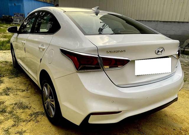 https://images10.gaadi.com/usedcar_image/4588758/original/processed_99e170adf655a59d7cedb491df0ffa26.jpg?imwidth=6401
