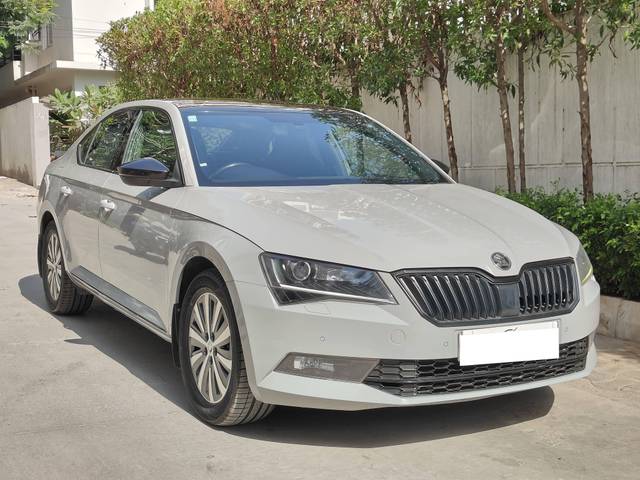 https://images10.gaadi.com/usedcar_image/4588759/original/processed_c1941be9c10b72b14861e1dc0c8845ea.jpg?imwidth=6400