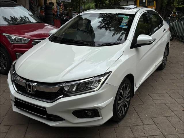 https://images10.gaadi.com/usedcar_image/4588760/original/processed_fd352e87-4101-4bce-affe-adfa6b9ba2e5.jpg?imwidth=6402