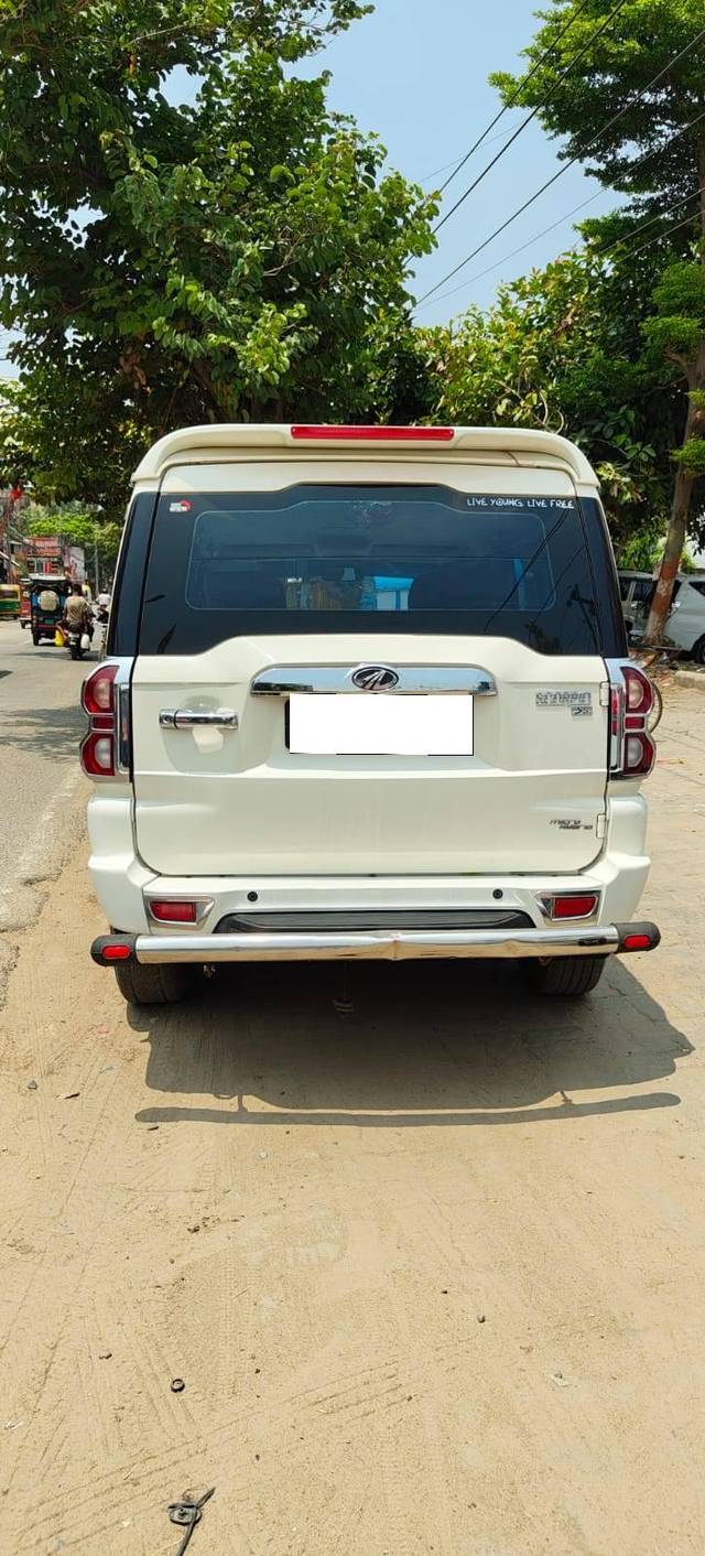 https://images10.gaadi.com/usedcar_image/4588762/original/processed_0a0ae720c20194cebd10bb0b8b5c33e8.jpeg?imwidth=6401