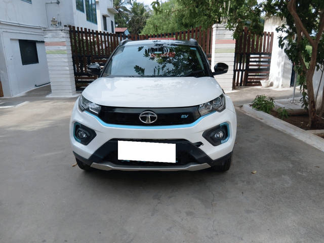 https://images10.gaadi.com/usedcar_image/4588766/original/processed_f147315c-41c5-4fde-a644-eea7f336ab0c.png?imwidth=6400