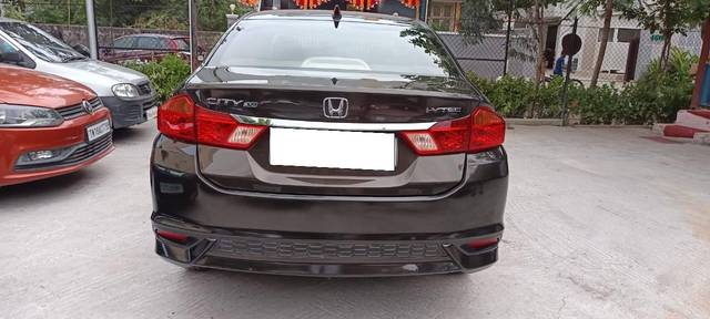 https://images10.gaadi.com/usedcar_image/4588787/original/processed_a4a3ad1f7c5915a4f3d711f4e4bbf6cc.jpg?imwidth=6401