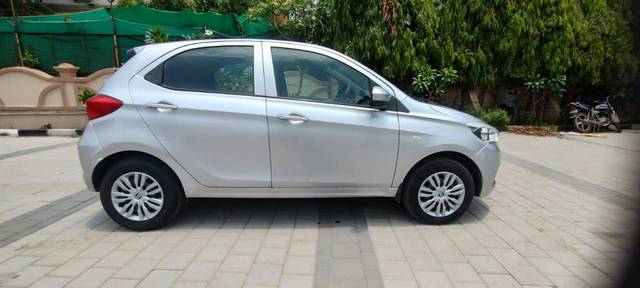 https://images10.gaadi.com/usedcar_image/4588791/original/ab9ec1aa72e41b3d5ec137fbfdb8c575.jpg?imwidth=6401