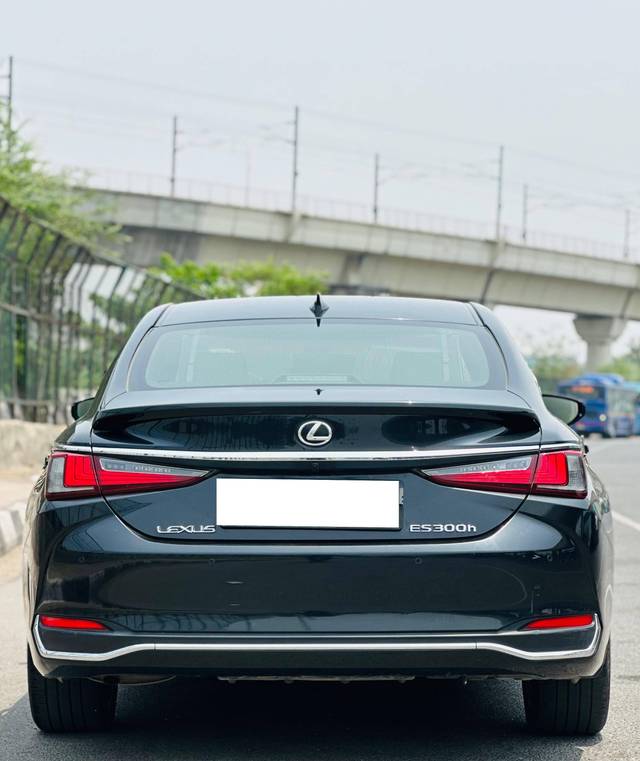 https://images10.gaadi.com/usedcar_image/4588793/original/processed_e10075e71b7f28ed9dee82a5677e05a7.jpg?imwidth=6402