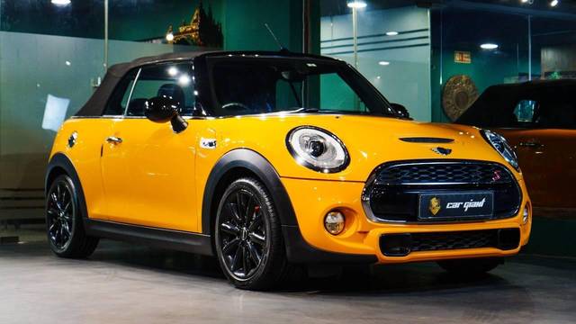 https://images10.gaadi.com/usedcar_image/4588809/original/processed_7f31cc5a4a576d6d9d7089437649355a.jpeg?imwidth=6400