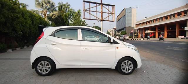 https://images10.gaadi.com/usedcar_image/4588817/original/processed_7a65eb6bb9596fe613c983ddcdc0d2fa.jpg?imwidth=6401