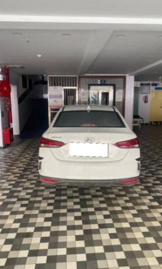 https://images10.gaadi.com/usedcar_image/4588883/original/processed_096eca28-fba8-4c04-9963-2251185b7807.jpg?imwidth=6402