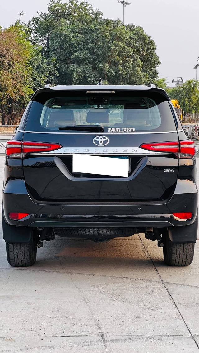 https://images10.gaadi.com/usedcar_image/4588898/original/processed_60162d7807cc011038b7b578508031f6.jpg?imwidth=6402