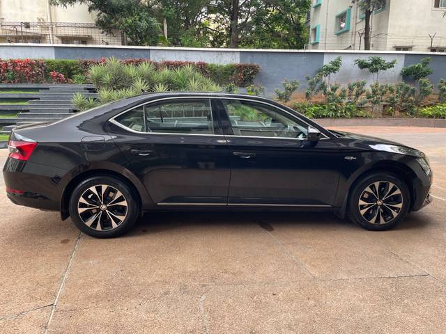 https://images10.gaadi.com/usedcar_image/4588908/original/652635cc514096c8c0d17a4cd1c764d0.jpeg?imwidth=6401