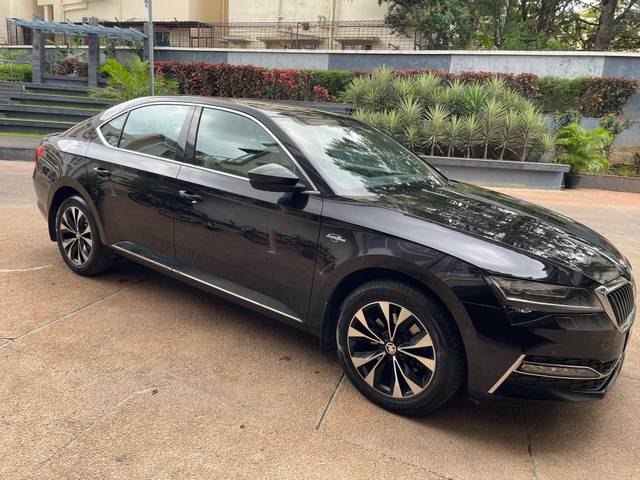 https://images10.gaadi.com/usedcar_image/4588908/original/processed_7fe91b148b04e370e17218393f2ef49b.jpeg?imwidth=6400