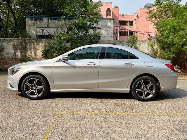 https://images10.gaadi.com/usedcar_image/4588924/original/94ed155f57506e8f2678f1ee4ac1f303.jpg?imwidth=6402