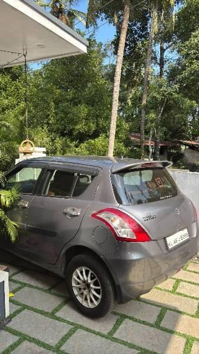 https://images10.gaadi.com/usedcar_image/4588926/original/processed_1ed161a9-0712-48ba-870c-07d22d05b235.jpeg?imwidth=6401