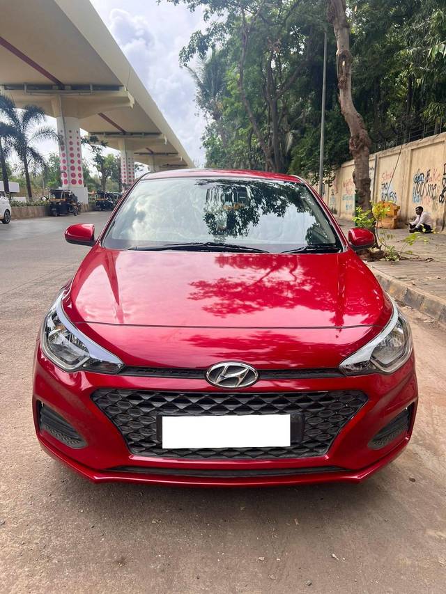 https://images10.gaadi.com/usedcar_image/4588932/original/processed_06ecf9929bb15640fcce841bca7803aa.jpeg?imwidth=6400