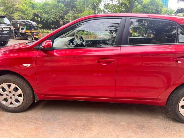 https://images10.gaadi.com/usedcar_image/4588932/original/processed_630dbe38b8405499ad4fd65a5f87a348.jpeg?imwidth=6401