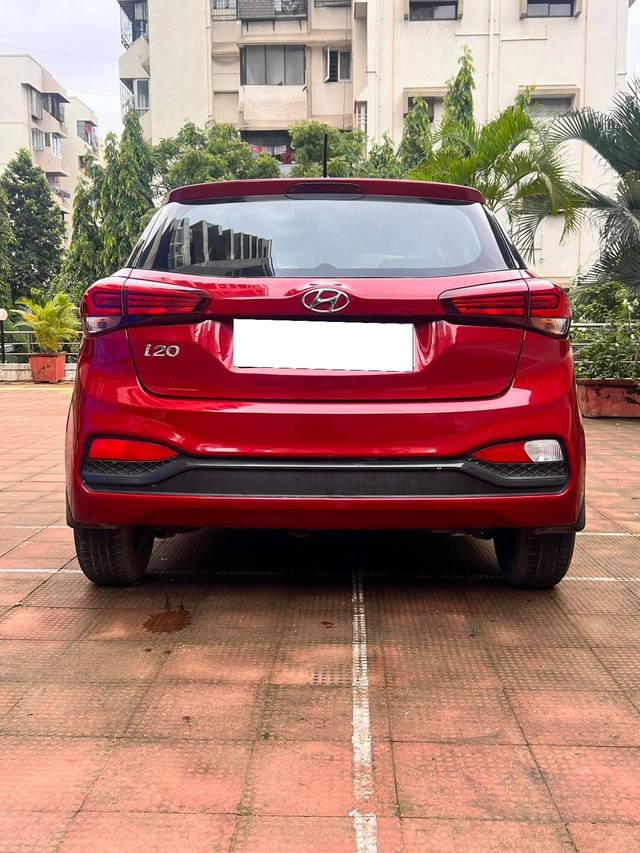https://images10.gaadi.com/usedcar_image/4588932/original/processed_ea9d3e054aaacd38efce701f4be27129.jpeg?imwidth=6402
