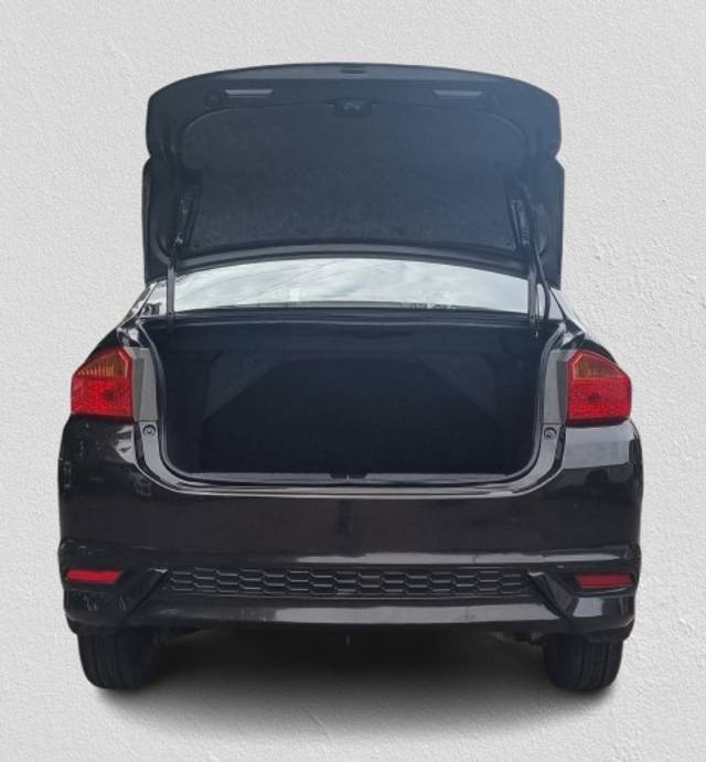 https://images10.gaadi.com/usedcar_image/4589009/original/cfcdba24793987eb94b6be1026dc4f1b.jpg?imwidth=6402
