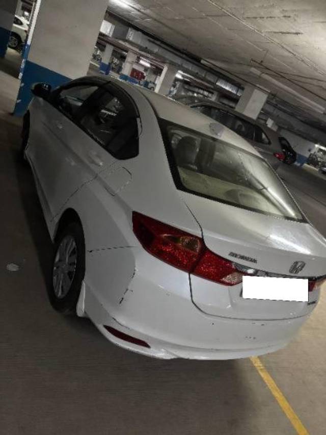 https://images10.gaadi.com/usedcar_image/4589017/original/processed_4bc266d3-7edf-431e-bc71-8a44f72fb015.jpeg?imwidth=6401