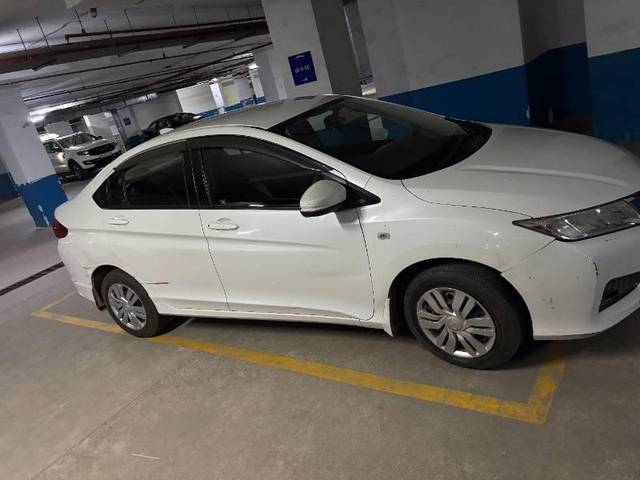 https://images10.gaadi.com/usedcar_image/4589017/original/processed_667809fd-9b91-4727-a3ea-6a9e5b617cd4.jpeg?imwidth=6400
