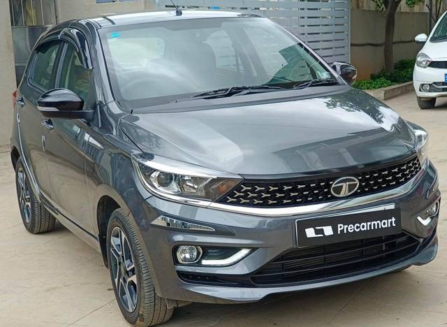 https://images10.gaadi.com/usedcar_image/4589033/original/processed_dfc36325f61fb0a36af0d8ffe6736357.jpeg?imwidth=6400