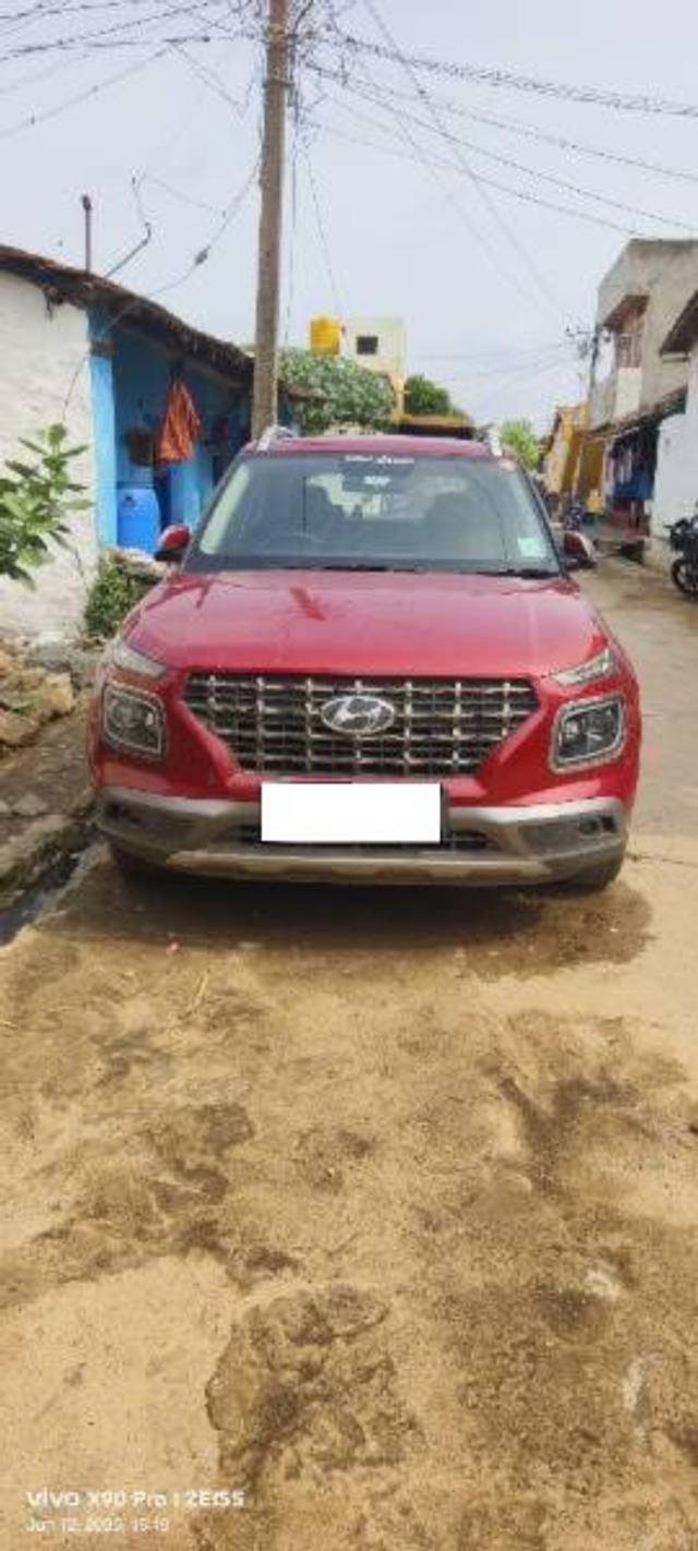 https://images10.gaadi.com/usedcar_image/4589035/original/processed_1875b4cd-e540-4ea8-8513-2785e3412cc6.jpg?imwidth=6402