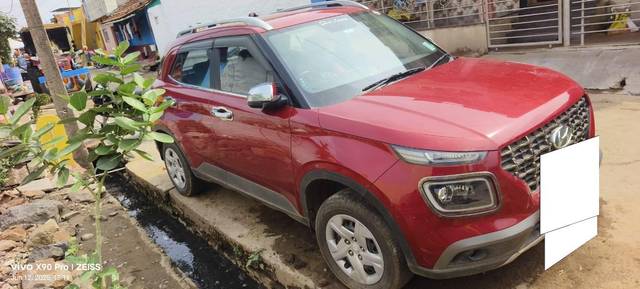 https://images10.gaadi.com/usedcar_image/4589035/original/processed_b3c8cf12-d552-4e28-b851-a2d45819f44a.jpg?imwidth=6400