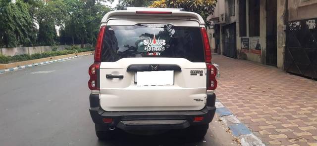 https://images10.gaadi.com/usedcar_image/4589036/original/processed_5f00eb98ee1907c4afc1efd9e5361674.jpg?imwidth=6402