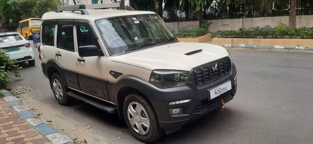https://images10.gaadi.com/usedcar_image/4589036/original/processed_c49e4a2b8ef94c976799b53fa68d1af3.jpg?imwidth=6400