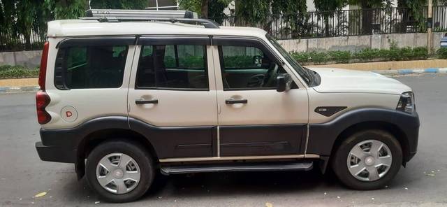 https://images10.gaadi.com/usedcar_image/4589036/original/processed_fa8479c281ab882ab0753d3a6a57efdb.jpg?imwidth=6401