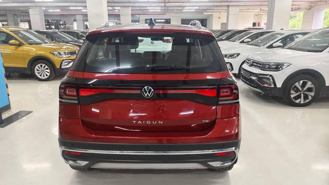 https://images10.gaadi.com/usedcar_image/4589042/original/processed_5a477b24cf751e8c56d9ff5b173f6421.jpg?imwidth=6401